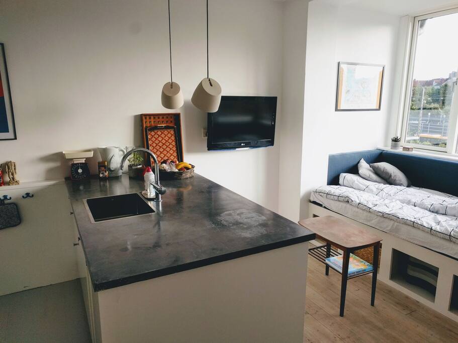 Kitchen with a two persons alcove.