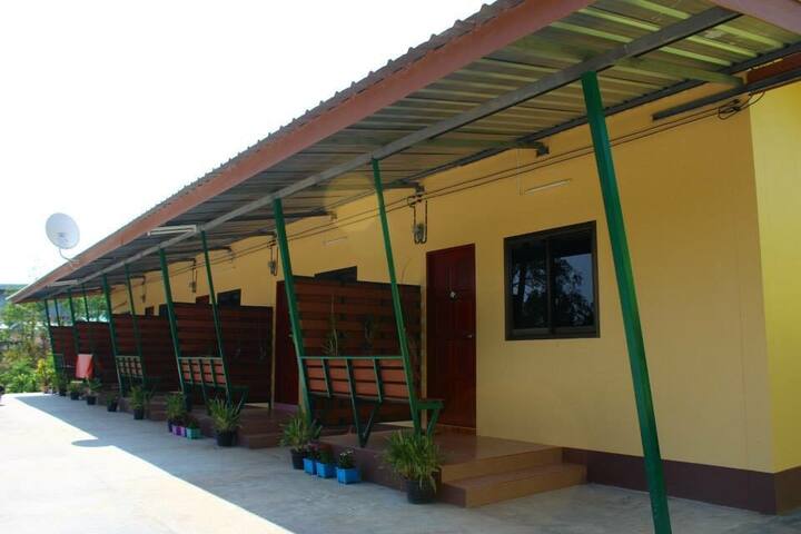 ห้องพัดลม the lake Stay Bandan Buriram