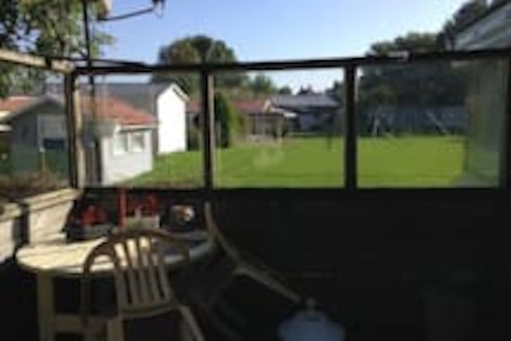 2) Die Terrasse + Windschutzscheibe.