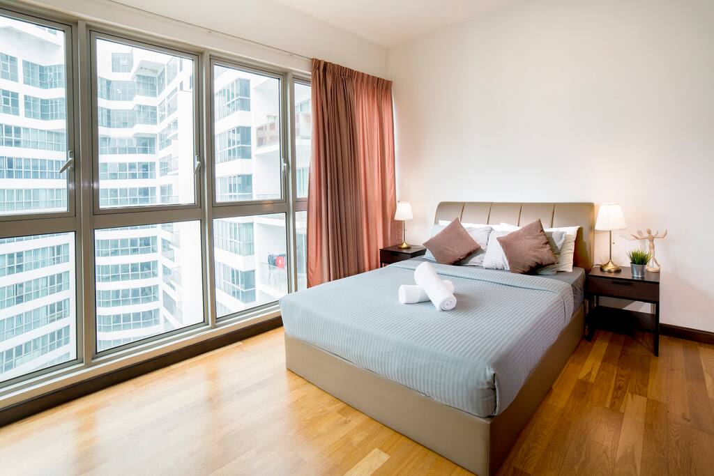 Cozy mattress and pillow for a good night rest. 舒适的床褥及枕头,让您一夜好眠