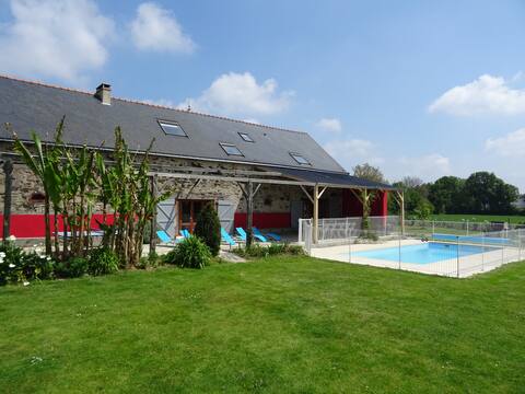 Countryside villa with pool (13/22 people)