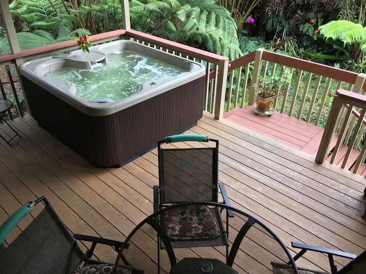 NOW w/ Hot Tub! Beautiful Rainforest View! Clean! Cottages for Rent