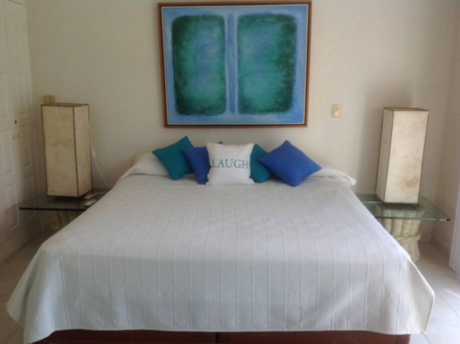 Recámara principal: cama King