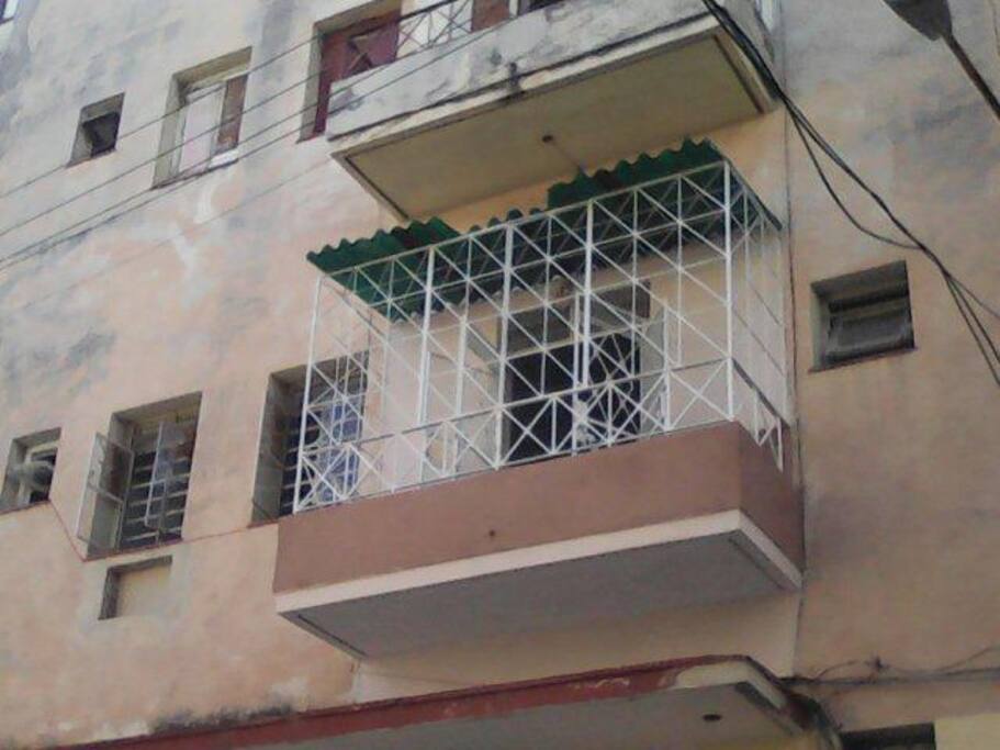 Balcón con vista a la calle