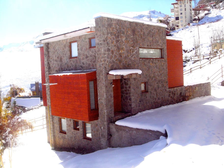 Main entrance from Camino Los Condores