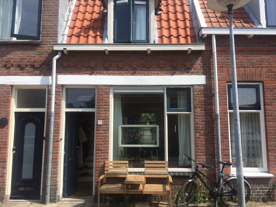 Great house in a Nice quiet neighberhood with shops and the citcentre nearby!