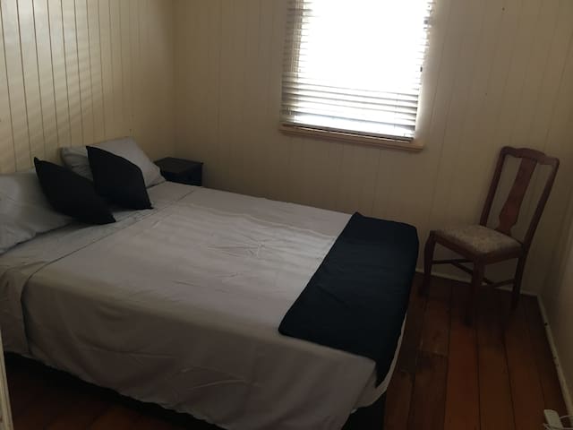 BED 1 -Minutes from city, hospital & airport!