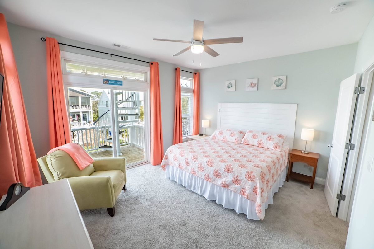 Მთავარი საძინებელი თანდართული მთავარი სააბაზანოთი, ცალკე ტერასით და ქვრივების გასასეირნებელი კიბით