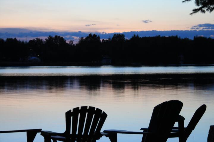 Cozy Traditional Waterfront Cottage On Canal Lake Cottages For