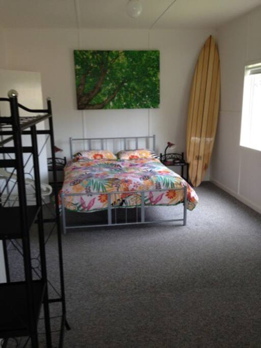 Main bedroom. Sorry the surfboard is only for decoration and not included ;-)