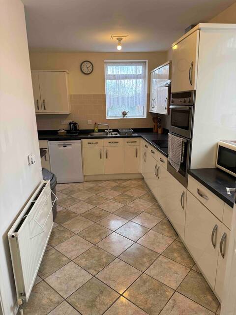 Large | Sleeps 17 | 3 baths | Parking | Mansfield