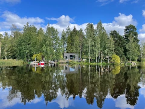 The lake house - boats, beach, sauna, jetty and barbecue!