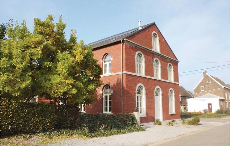 Holiday cottage with 2 bedrooms on 72m² in Richelle/Visé