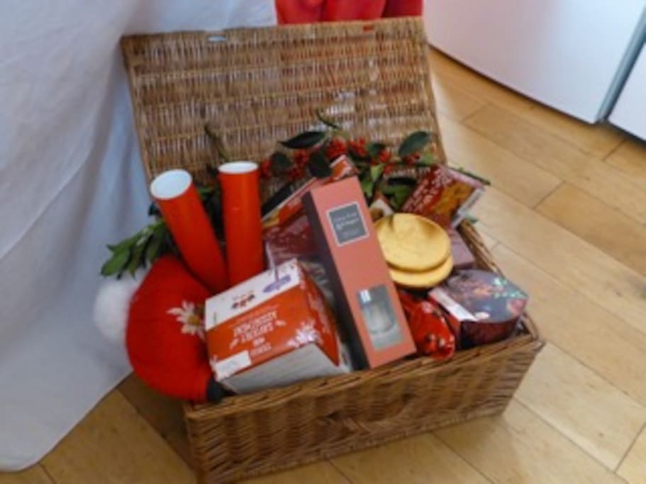 We'll leave guests a nice Christmas hamper
