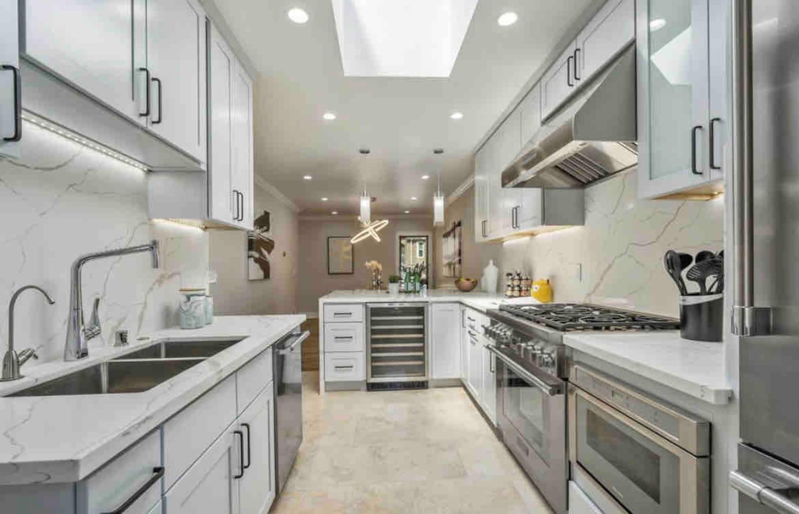 Home in San Francisco · ★4.96 · 3 bedrooms · 3 beds · 3 private baths - Image 8