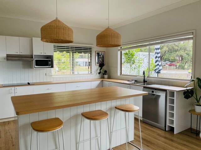 Stunning family home -Amazing views -Central Lorne gallery image 5