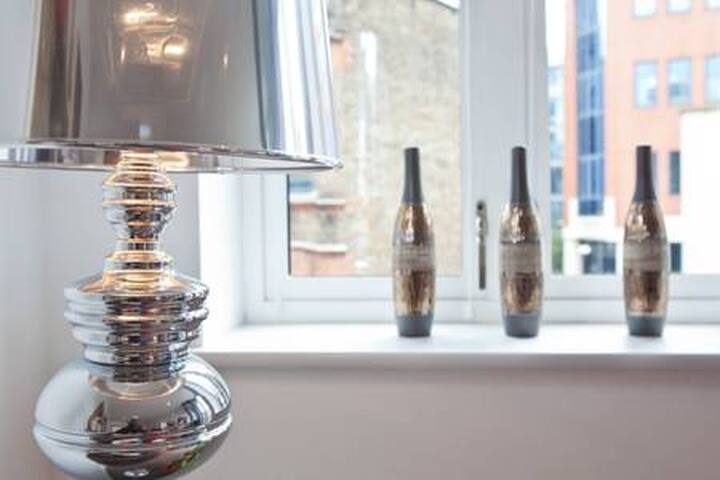 Quality, Classic 2bed, Kensington gallery image 5