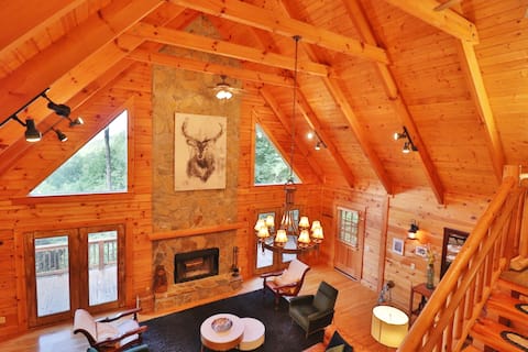 Hot Tub, Fire Pit, Views, Starlink Wi-fi