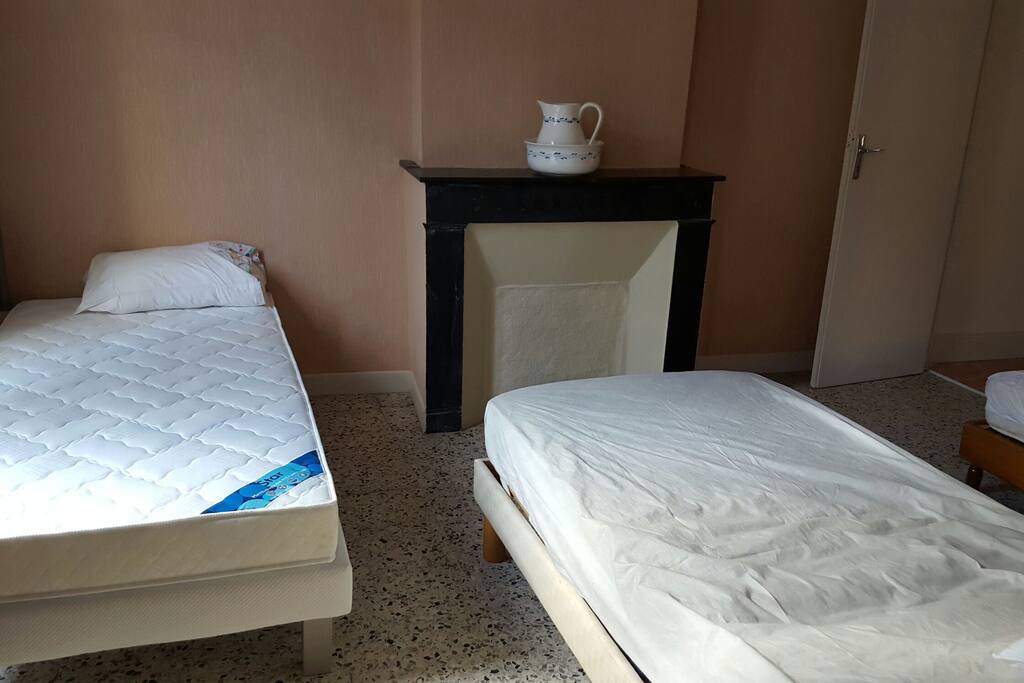 Chambre 3 lits simples