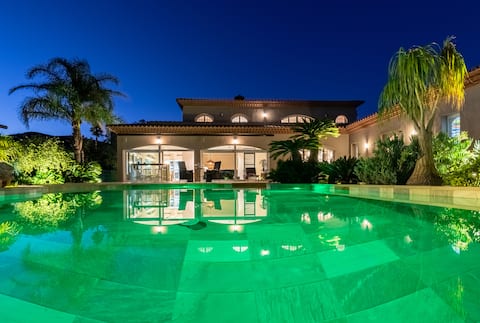 Luxury, 600m, beach, private pool, 6 bedrooms and 5.5 bathrooms