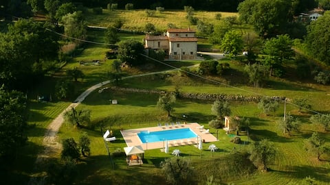 Entire country house for families and groups