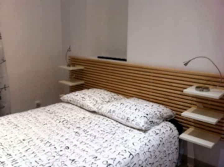 2人床-客厅的床位-用滚动门关闭