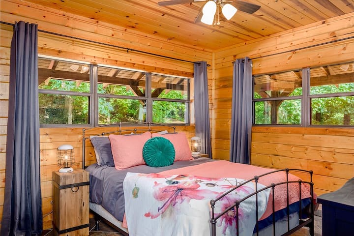 This Queen bedroom offers views of the Natural State or you can relax and watch TV.