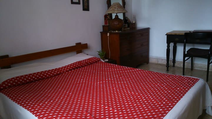Sea View Apartment in Juhu for Women only