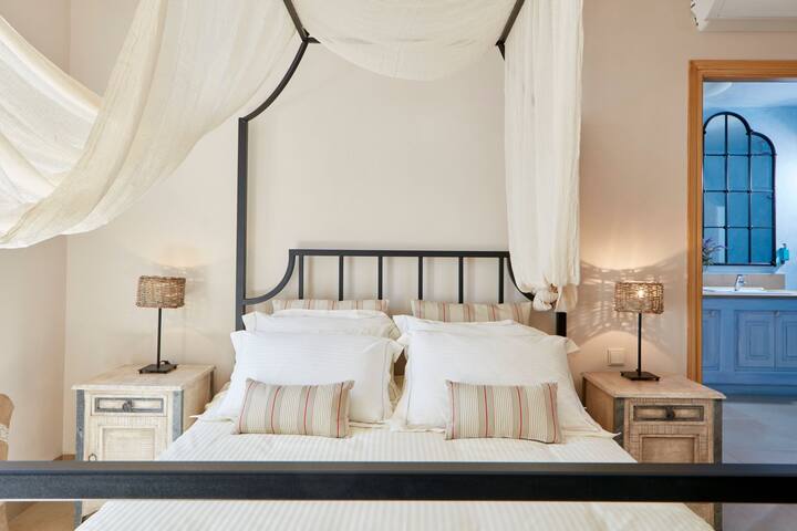 Diles & Rinies 7BDR Private Pools Villa sleeps 19 gallery image 2