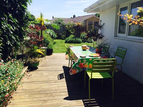 Colourful n comfy sleeps 5+ Nr Eden/Fowey/beaches.