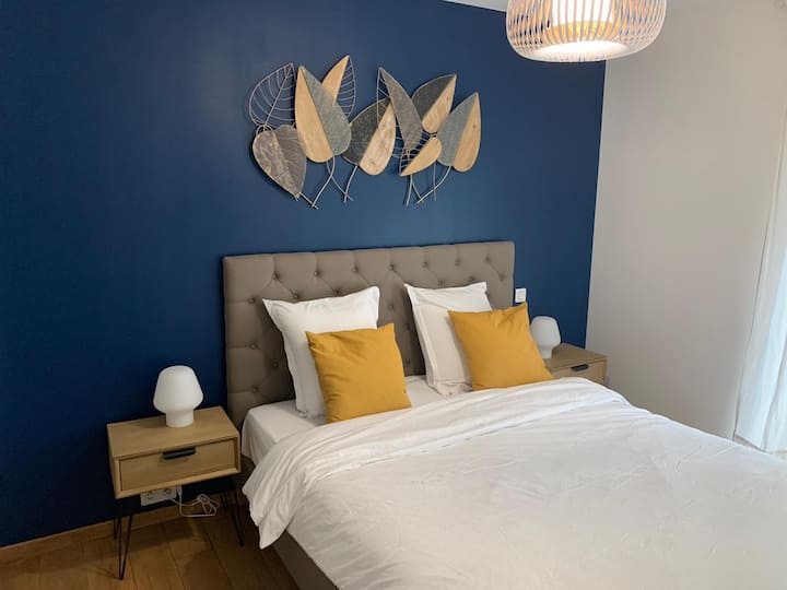 Dormitorio / habitación  1 - Suite principal en la planta baja con vestidor y ducha