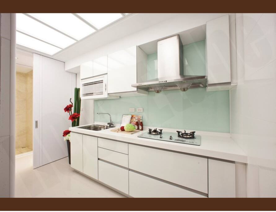 Fully equipped kitchen.