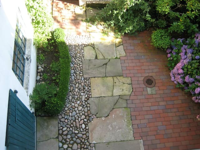 Bremerhaven center, apartment with garden