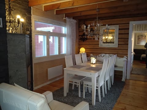 Popular Airbnb listing: Mökki/ Mama's house Skandinavia lake in Ivalo in Inari