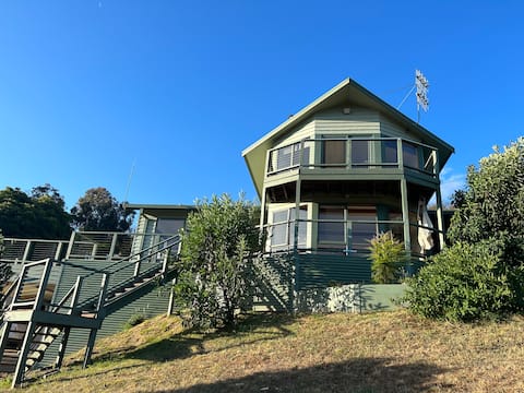 Hazel's Lakehouse - Unbeatable sunset views!