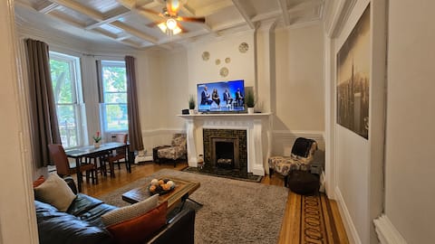 Parkside Queen 1 Bedroom (1800's) Brownstone!