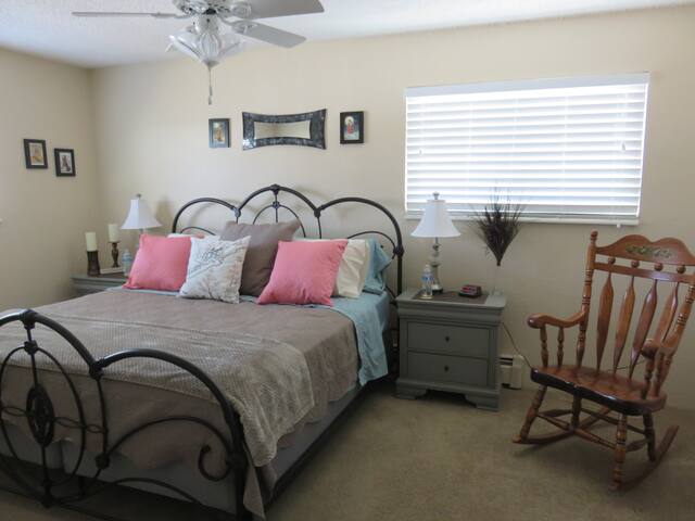 Cozy Private 2 Bedroom and 2 Bathroom Condo