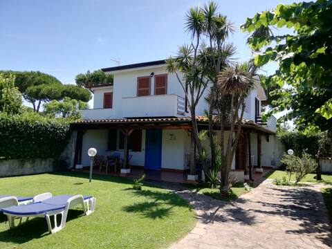 Villa in residence 500 meters from the sea