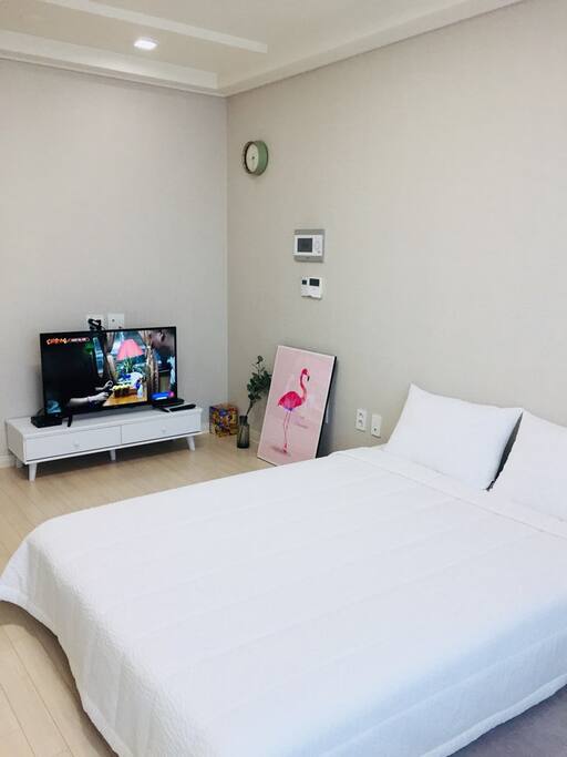TV와 침대