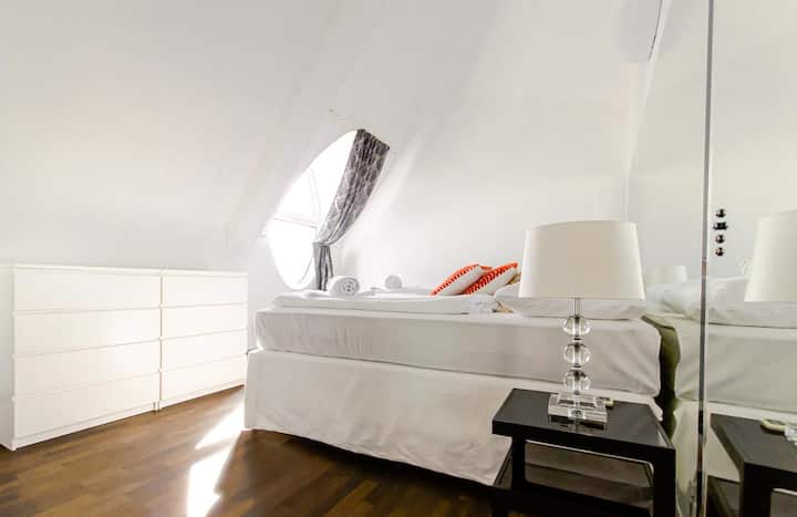2nd Bedroom with a Kingsize bed