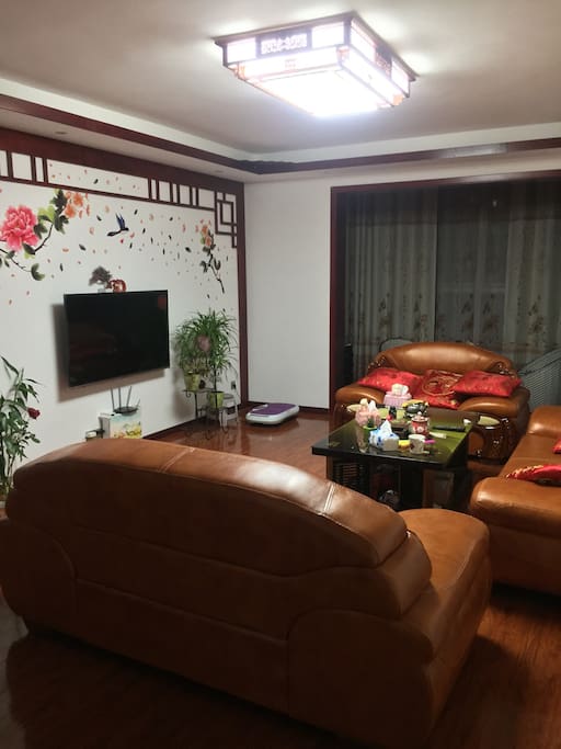 客厅,数字电视,电暖炉,茶具,沙发等均可免费使用