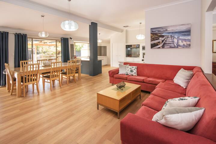 Old Dunsborough Family/pet friendly with spa gallery image 4