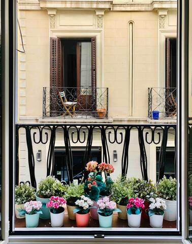 SUNNY & SLEEK Apartment in the Center of Madrid gallery image 3