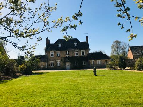 Cotswolds Manor - Britishness at it’s finest