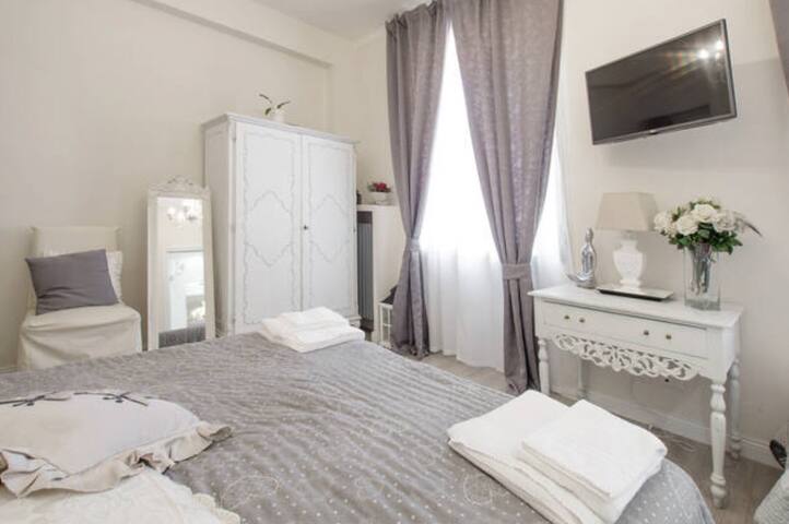 Vatican Balcony Suites BorgoPio 5-10pax gallery image 3