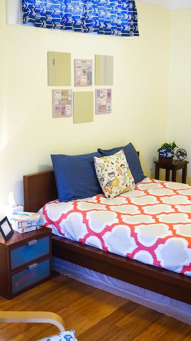 Private entrance to your bedroom. Comfy, new Queen bed!