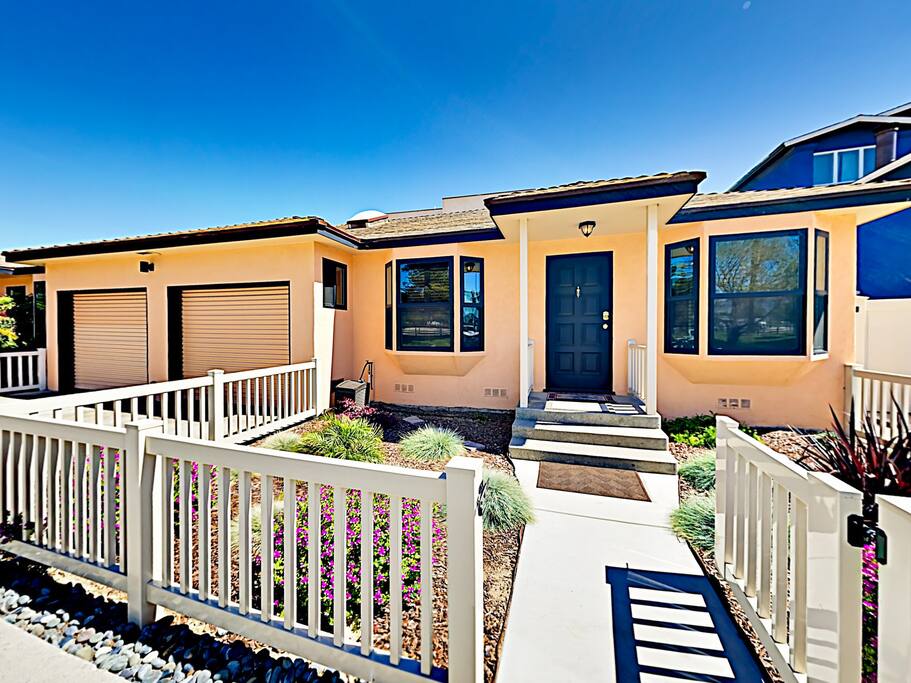 New Listing! 2-Units w/ Hot Tubs, Walk to Beach! - Ventura의 타운하우스에서 살아보기, 캘리포니아, 미국
