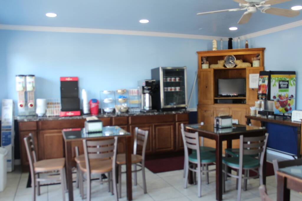 BREAKFAST ROOM