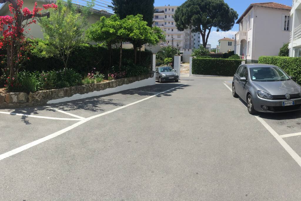 Parking dans la résidence