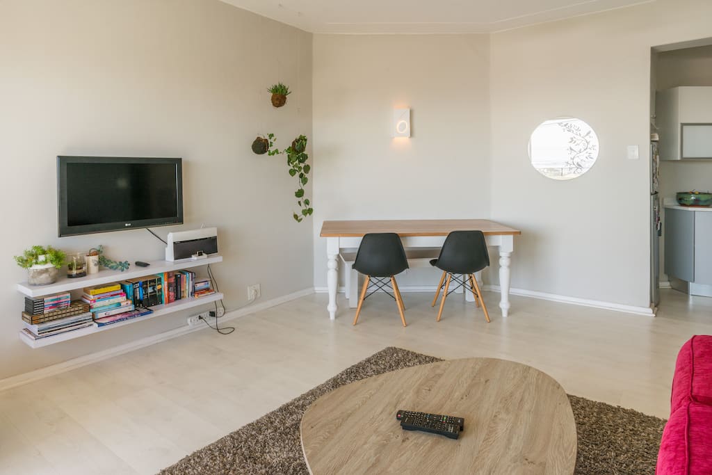 Lounge/Dining